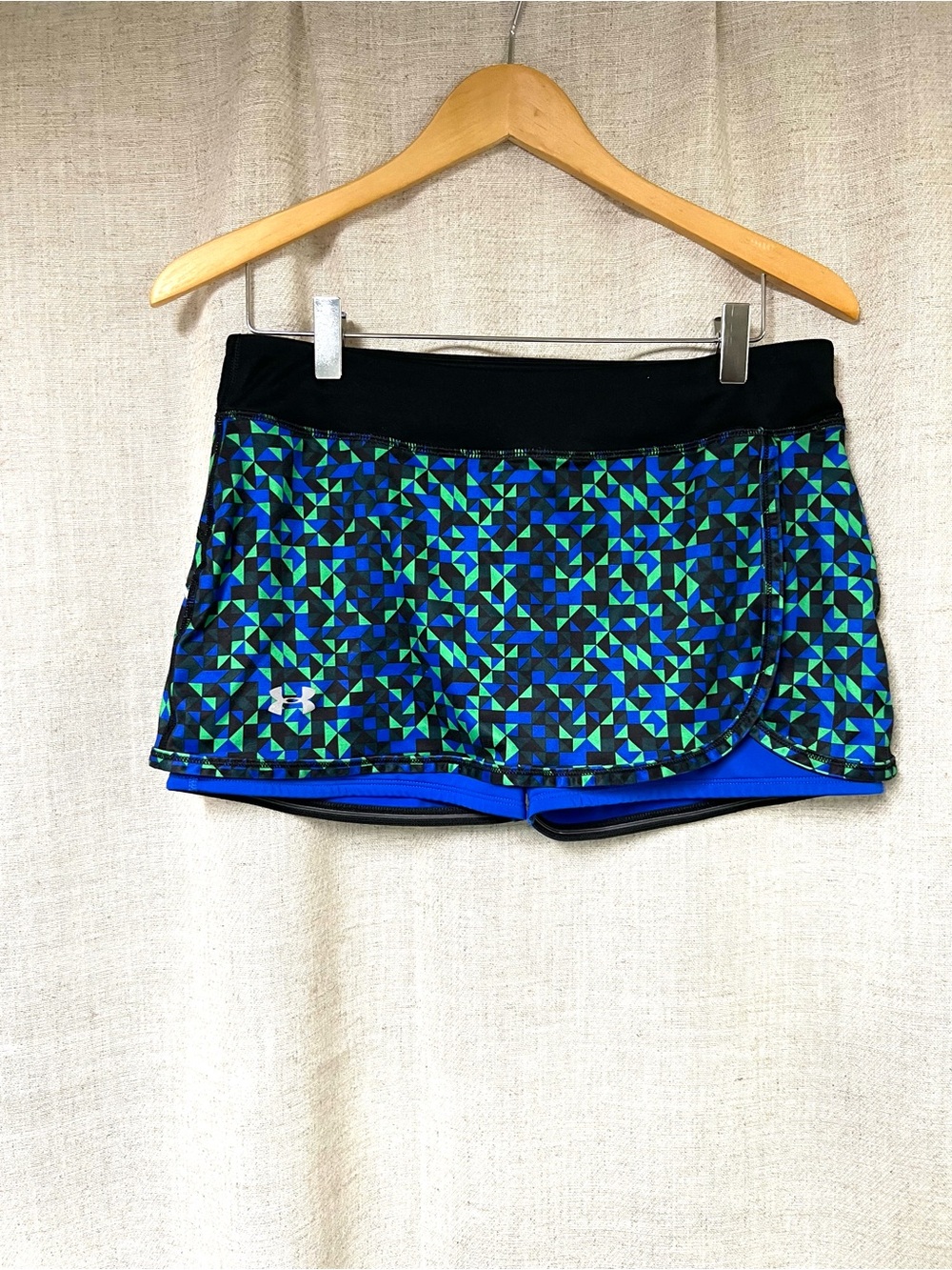 Under Armour Black Waist Blue & Green Geometric Athletic Skort